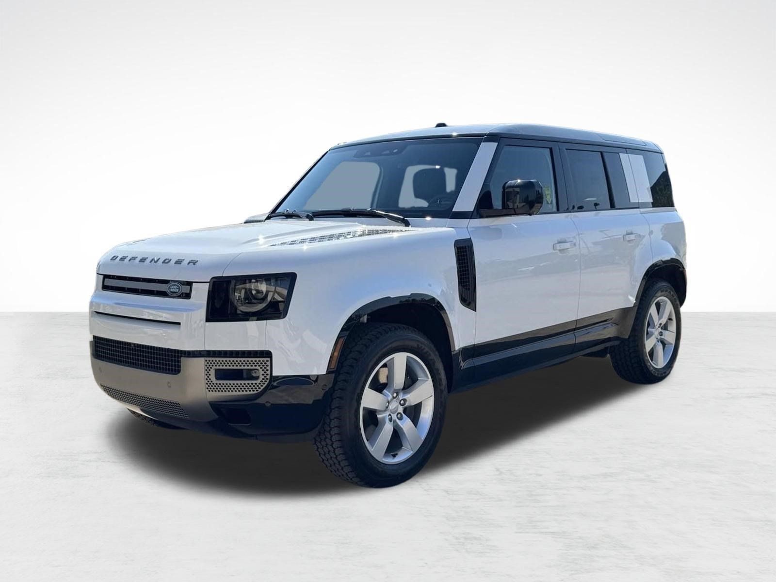 Used 2025 Land Rover Defender 110 X-Dynamic SE AWD/4WD image 1