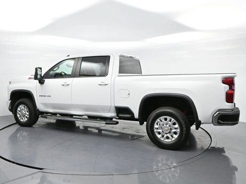 Used 2025 Chevrolet Silverado 2500 LT AWD/4WD image 5