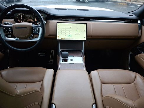 Certified 2025 Land Rover Range Rover SE AWD/4WD image 10