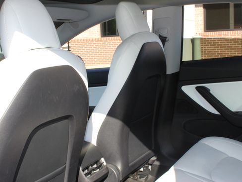 Used 2021 Tesla Model 3 Standard Range Plus image 18