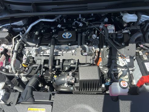 Used 2024 Toyota Corolla LE w/ LE Convenience Package FWD image 20