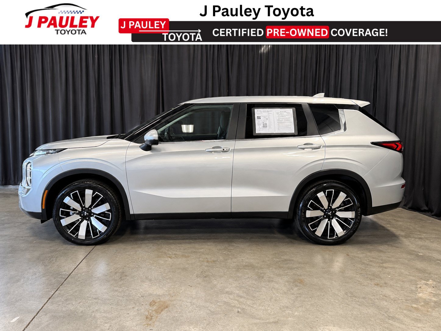 Used 2025 Mitsubishi Outlander SE AWD/4WD image 2