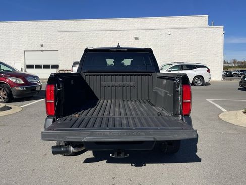 Used 2025 Toyota Tacoma SR image 7