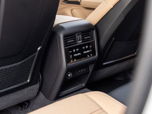 New 2025 Porsche Cayenne E-Hybrid Coupe AWD/4WD image 36