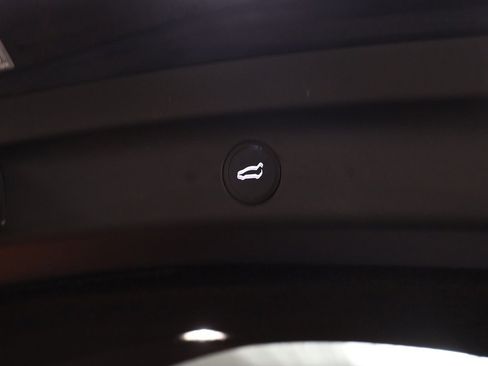 Used 2022 Tesla Model Y Long Range AWD/4WD image 52