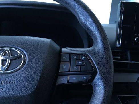 Certified 2025 Toyota Sienna LE image 26