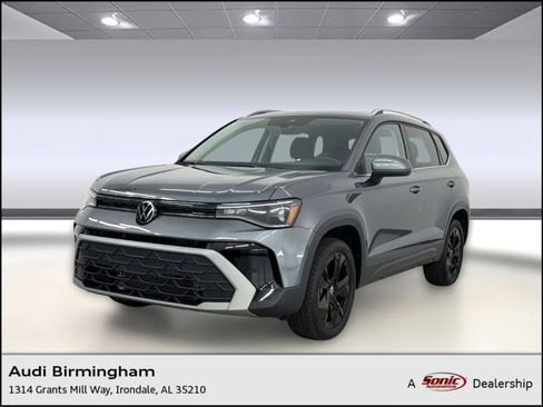 Used 2025 Volkswagen Taos SE w/ Panoramic Sunroof Package FWD image 1