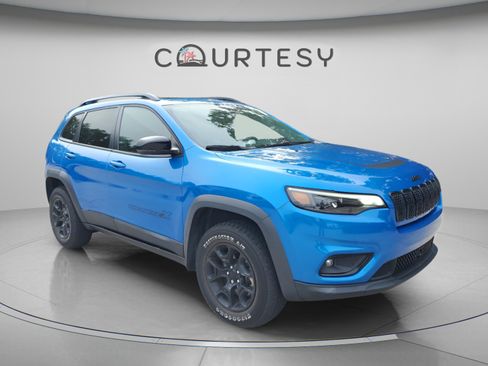 Used 2022 Jeep Cherokee Latitude w/ Sun & Sound Group AWD/4WD image 4