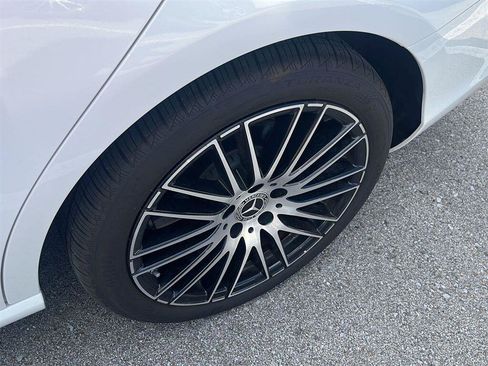 Used 2025 Mercedes-Benz C 300 Sedan image 5