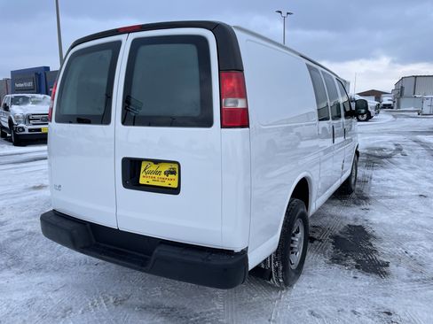 Used 2021 Chevrolet Express 2500 w/ Driver Convenience Package image 8