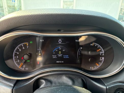 Used 2017 Jeep Grand Cherokee Limited AWD/4WD image 11