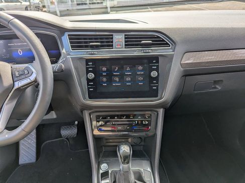 Used 2023 Volkswagen Tiguan SE w/ Panoramic Sunroof Package AWD/4WD image 17