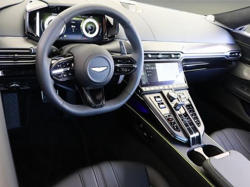 Used 2025 Aston Martin V8 Vantage Coupe image 12