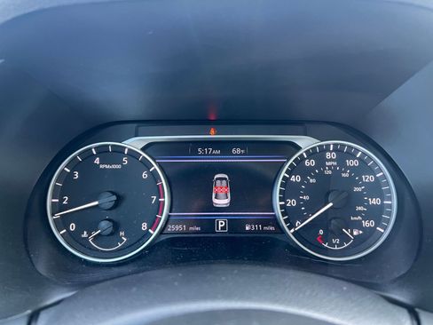 Used 2025 Nissan Sentra SV image 40