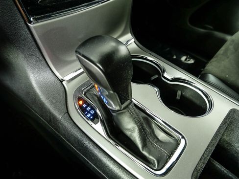 Used 2020 Jeep Grand Cherokee Laredo w/ Laredo X Package RWD image 17