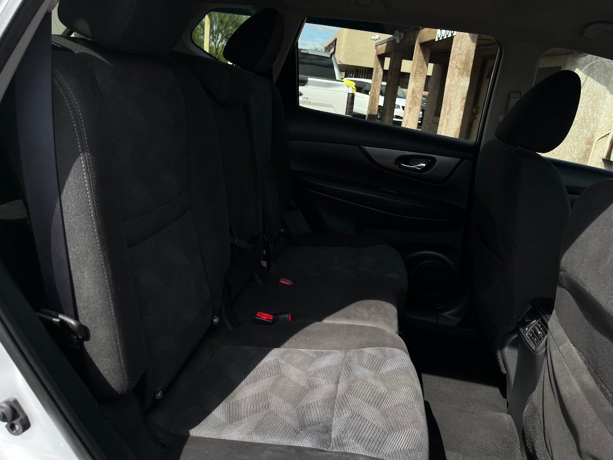 Used 2016 Nissan Rogue SV FWD image 32