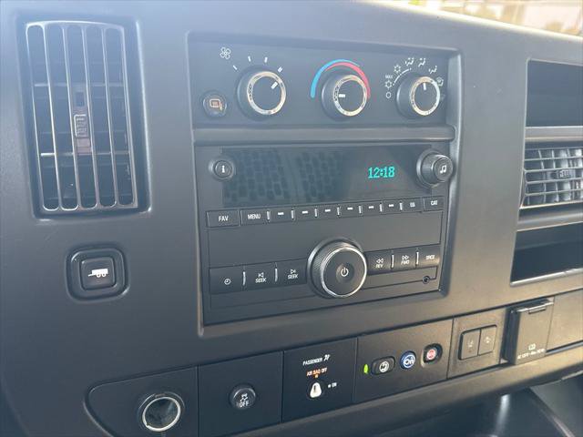 Used 2020 Chevrolet Express 3500 w/ Driver Convenience Package RWD image 16