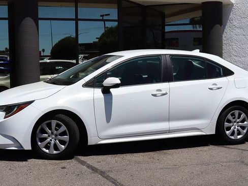 Used 2020 Toyota Corolla LE FWD image 4
