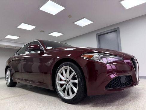 Used 2018 Alfa Romeo Giulia AWD image 4