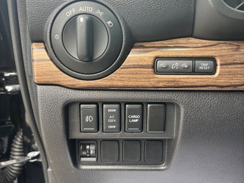 Used 2019 Nissan Titan SL image 17