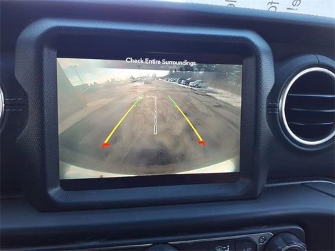 Used 2022 Jeep Wrangler Unlimited Sahara w/ Cold Weather Group image 18