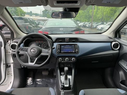 Used 2025 Nissan Versa SV FWD image 28
