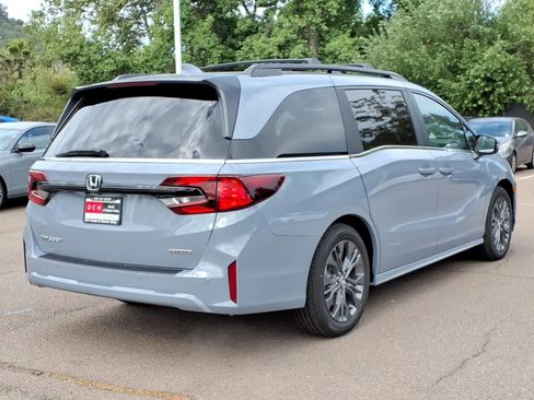 New 2026 Honda Odyssey Touring image 4