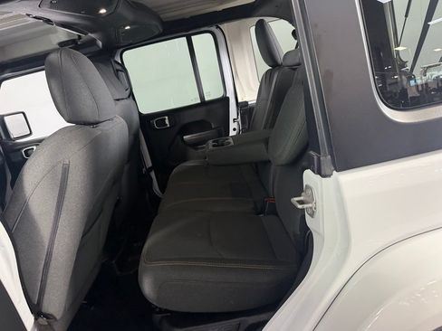 Used 2024 Jeep Wrangler Unlimited AWD/4WD image 26