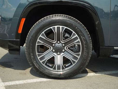 Used 2024 Jeep Wagoneer 4WD w/ Premium Group I image 11