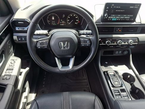 Used 2025 Honda Pilot EX-L image 13
