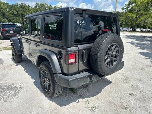Used 2024 Jeep Wrangler Unlimited Sport AWD/4WD image 3