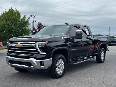 Used 2024 Chevrolet Silverado 2500 LTZ w/ LTZ Premium Package AWD/4WD image 7