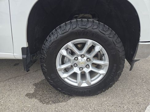Used 2023 Chevrolet Silverado 1500 LT w/ Z71 Off-Road Package AWD/4WD image 27