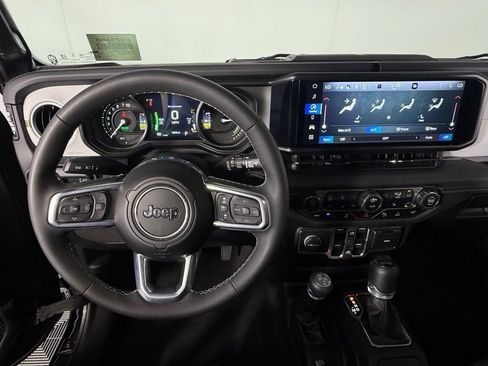 Certified 2025 Jeep Wrangler Unlimited Sahara w/ Safety Group AWD/4WD image 16