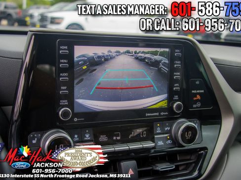 Used 2020 Toyota Highlander XLE FWD image 18
