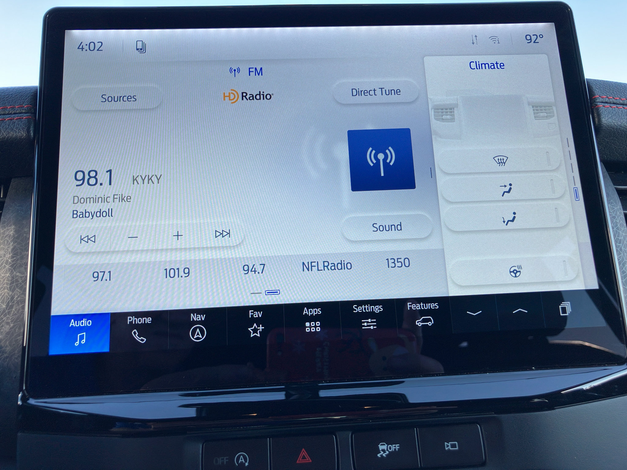 Used 2023 Ford Expedition Limited AWD/4WD image 16