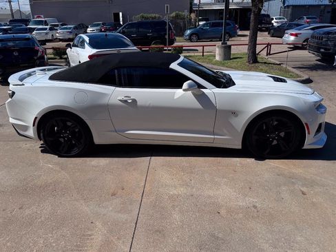 Used 2020 Chevrolet Camaro SS RWD image 4