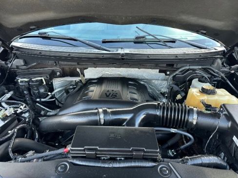 Used 2012 Ford F150 XLT w/ XLT Chrome Pkg image 9