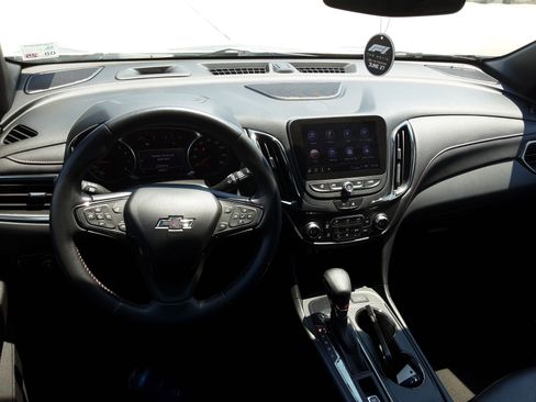 Used 2022 Chevrolet Equinox RS w/ RS Leather Package image 18