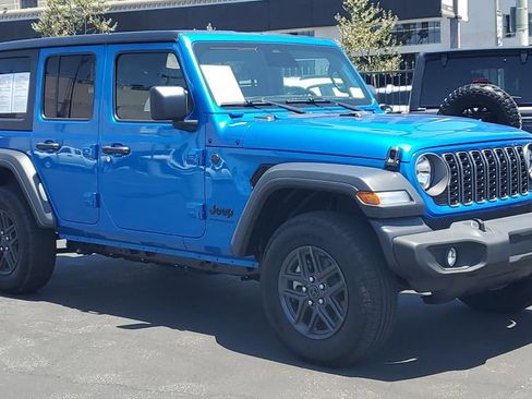 Used 2025 Jeep Wrangler Unlimited Sport AWD/4WD image 3
