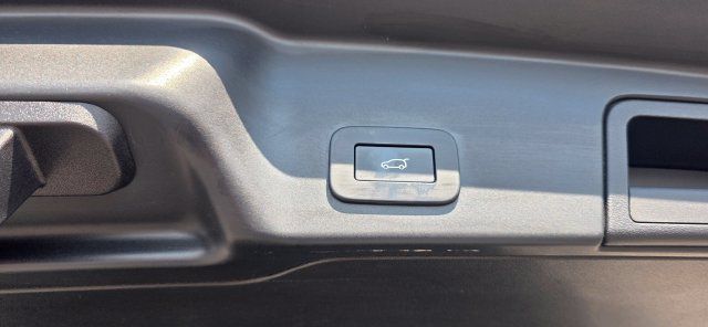 Used 2024 Land Rover Range Rover Evoque S AWD/4WD image 8