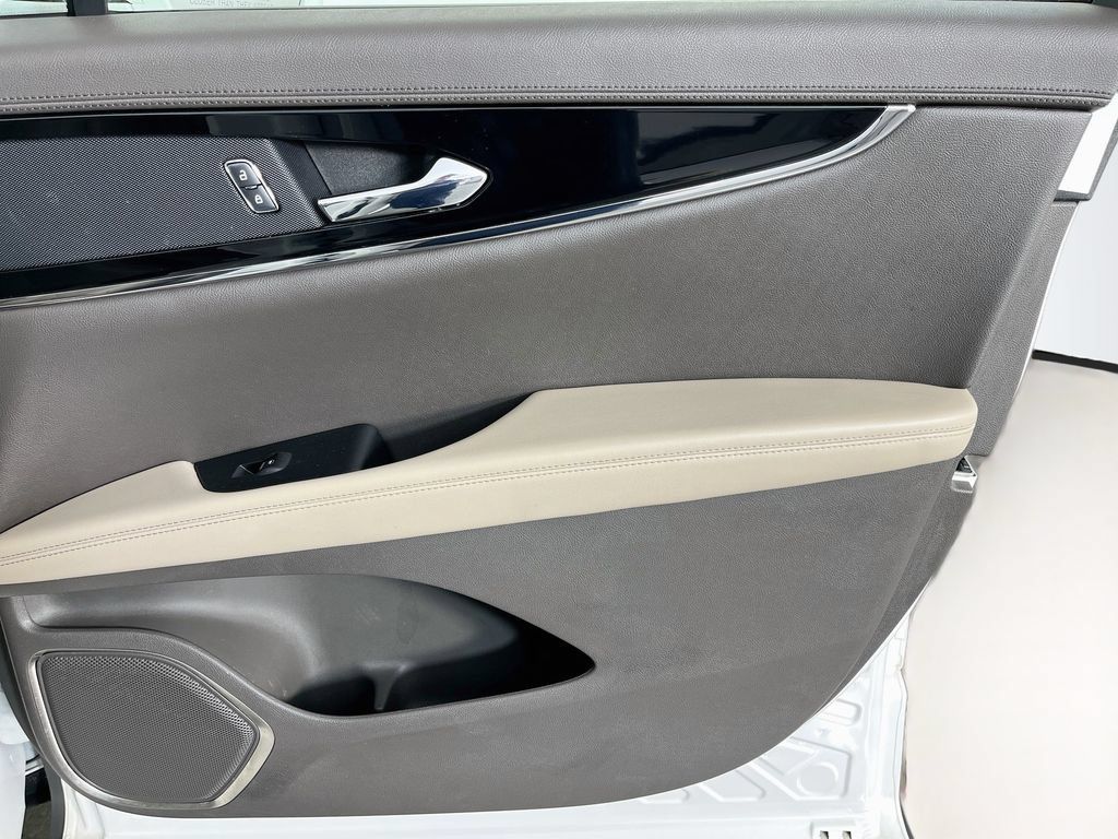 Used 2022 Lincoln Nautilus FWD image 34