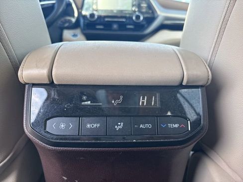 Used 2020 Toyota Highlander Limited image 25