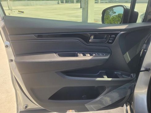 New 2026 Honda Odyssey Touring image 17