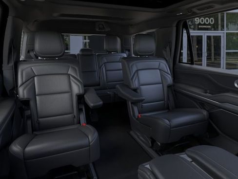 New 2025 Lincoln Navigator Reserve w/ Jet Appearance Package AWD/4WD image 11