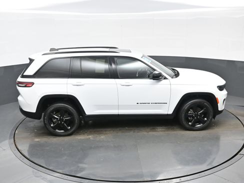 Used 2023 Jeep Grand Cherokee Altitude image 38