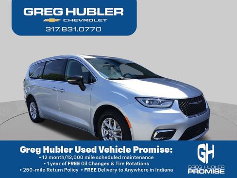 Used 2024 Chrysler Pacifica Touring-L FWD image 4
