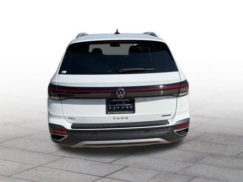 Used 2025 Volkswagen Taos SEL image 5
