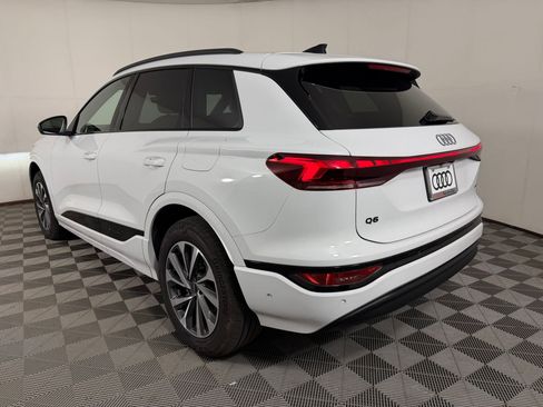 Used 2025 Audi Q6 e-tron Premium Plus w/ Premium Plus AWD/4WD image 3