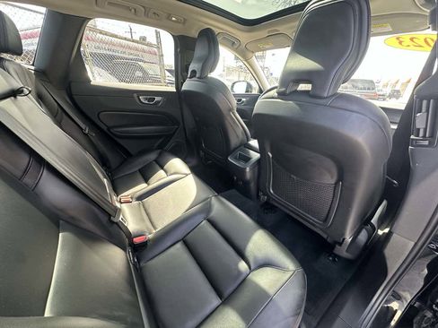 Used 2023 Volvo XC60 B5 Core image 34